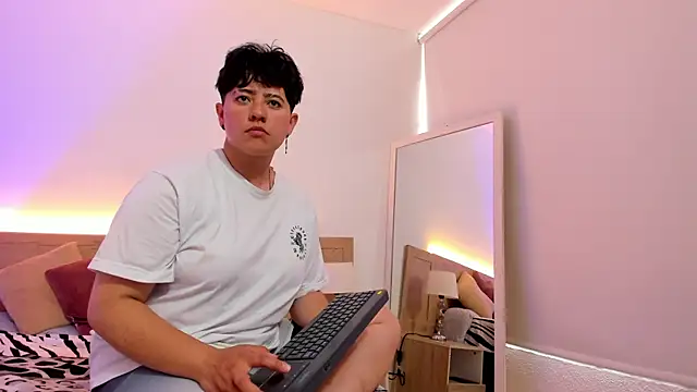 Gaia n Nix online show from February 13, 2026, 8:09 pm