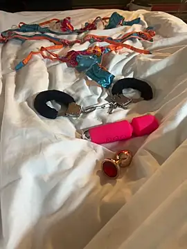 Snapshot of Takes2ToTango chatting on February 15, 2026, 12:44 am Takes2ToTango online show from February 15, 2026, 12:44 am