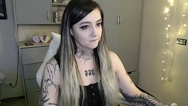 Rin Tozier online show from April 2, 2026, 1:24 am