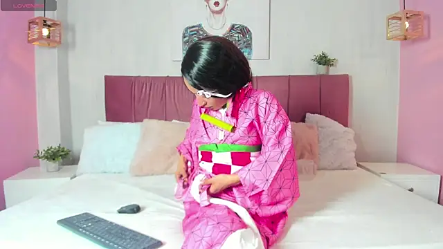 emma wilder  online show from February 19, 2026, 7:44 pm