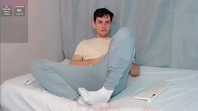 Snapshot of Luc_7 chatting on February 22, 2026, 10:00 pm Luc 7 online show from February 22, 2026, 10:00 pm