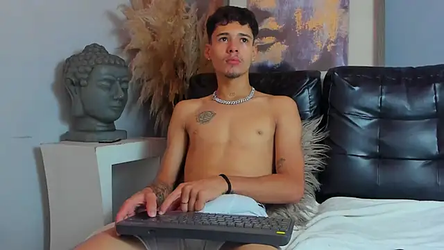 Snapshot of Davi_Ponce chatting on February 16, 2026, 7:23 pm Davi Ponce online show from February 16, 2026, 7:23 pm