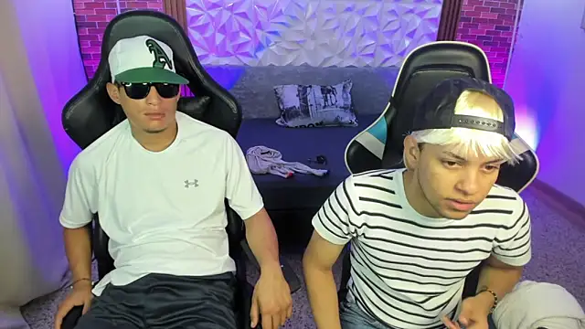 Snapshot of Top_and_bottom chatting on February 11, 2026, 1:11 pm Top and bottom online show from February 11, 2026, 1:11 pm