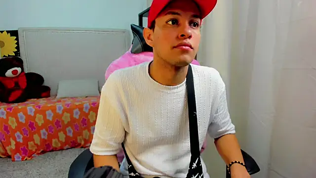 Top and bottom online show from April 3, 2026, 9:10 pm