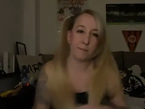 Snapshot of Ninimaus chatting on February 20, 2026, 9:06 pm Ninimaus online show from February 20, 2026, 9:06 pm