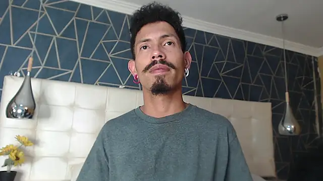 NoaahTylor online show from February 12, 2026, 8:19 pm