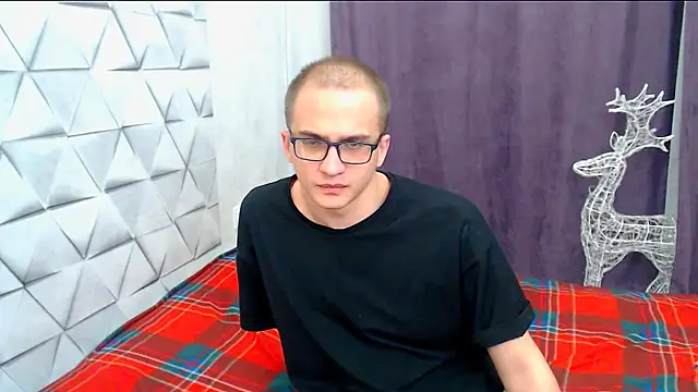 Pure Aura online show from March 3, 2026, 6:48 pm