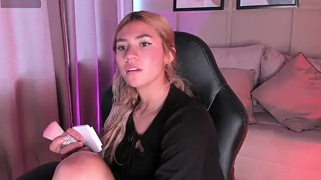 Chris Velvett online show from March 25, 2026, 8:52 pm