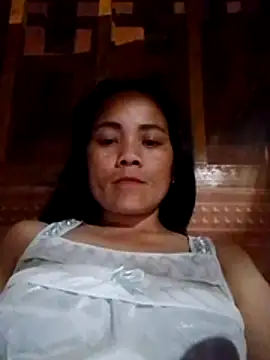 molly-xx online show from April 7, 2026, 1:35 pm