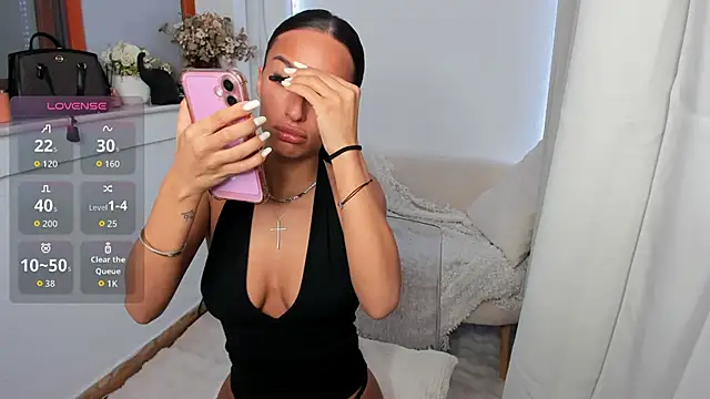 EvaK  online show from April 15, 2026, 8:20 pm