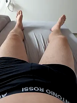 Snapshot of Skoel84 chatting on February 12, 2026, 8:14 am Skoel84 online show from February 12, 2026, 8:14 am