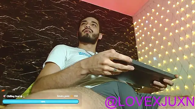 LovexJuxn8 online show from April 17, 2026, 8:22 pm