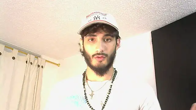 LovexJuxn8 online show from February 13, 2026, 7:47 pm