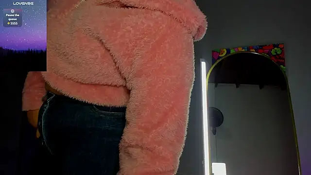 Snapshot of Zaphiro__Sky chatting on February 17, 2026, 8:33 am Zaphiro Sky online show from February 17, 2026, 8:33 am