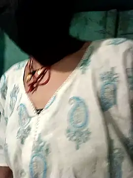 Snapshot of Desi_Couple_P chatting on May 28, 2026, 2:45 pm Desi Couple P online show from May 28, 2026, 2:45 pm