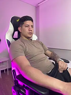 Snapshot of _robertobaggioo chatting on February 14, 2026, 5:40 am robertobaggioo online show from February 14, 2026, 5:40 am