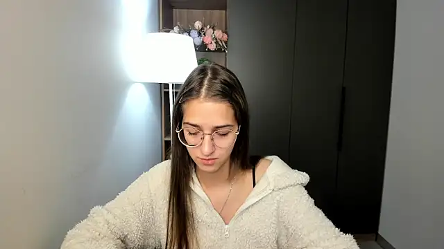 ClarineCasebolt online show from February 15, 2026, 5:19 am