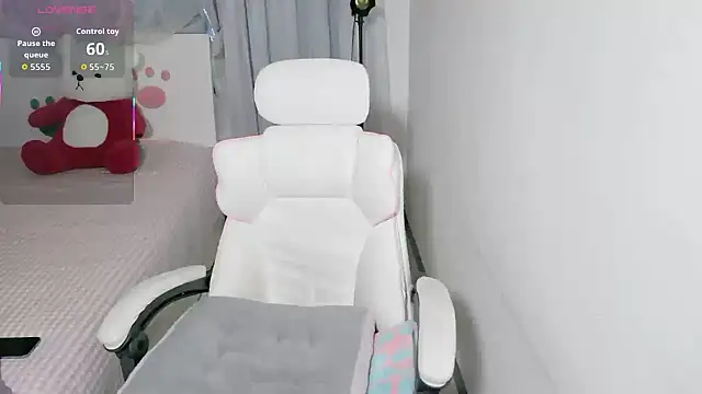 Snapshot of YOUZI-44 chatting on February 22, 2026, 7:44 am YOUZI-44 online show from February 22, 2026, 7:44 am