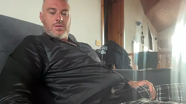 marcovik1 online show from April 15, 2026, 7:03 am