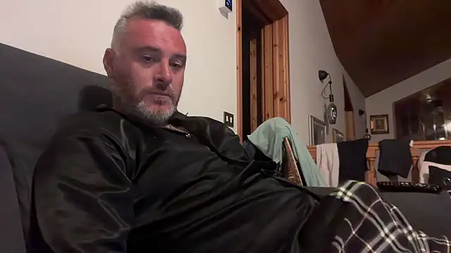 marcovik1 online show from May 20, 2026, 7:33 pm