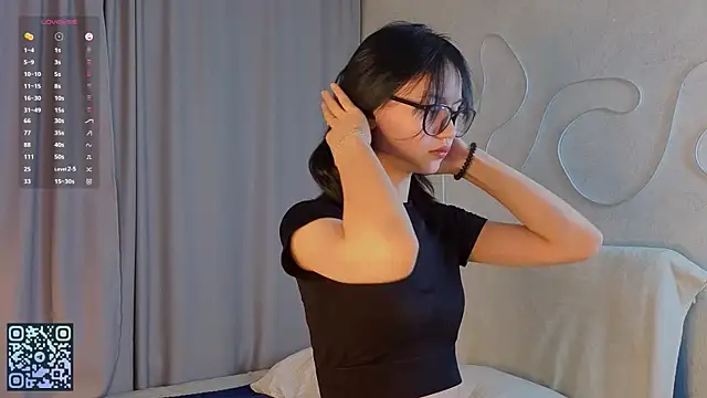 BeatrisRosel online show from April 17, 2026, 6:11 pm