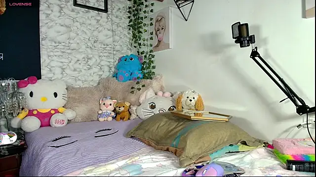 Snapshot of Yiyii chatting on June 25, 2026, 12:43 pm Yiyii online show from June 25, 2026, 12:43 pm