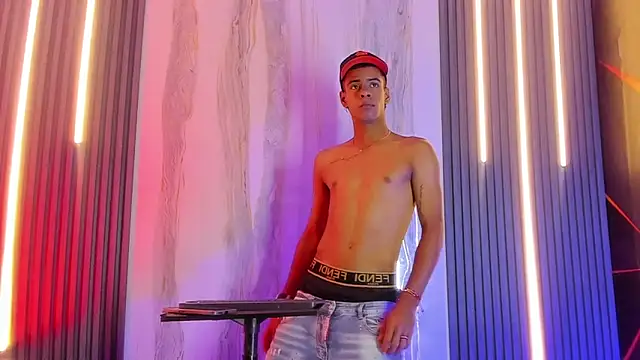 Snapshot of Vicky_and_Jeyco chatting on February 16, 2026, 8:40 pm Vicky and Jeyco online show from February 16, 2026, 8:40 pm