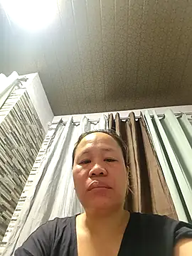 squirtshantal online show from April 9, 2026, 7:31 pm