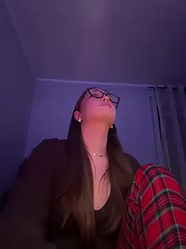 Snapshot of yourevsi chatting on February 21, 2026, 9:06 pm yourevsi online show from February 21, 2026, 9:06 pm