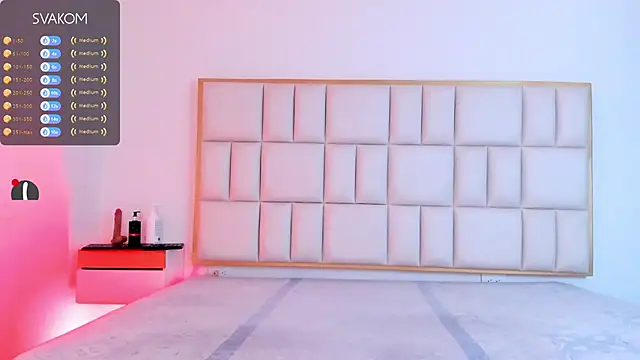 Violetta-foxx online show from February 16, 2026, 7:23 pm