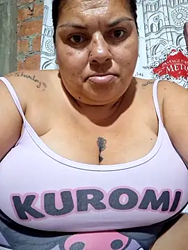 Snapshot of Juli_Powl chatting on February 14, 2026, 12:44 am Juli Powl online show from February 14, 2026, 12:44 am