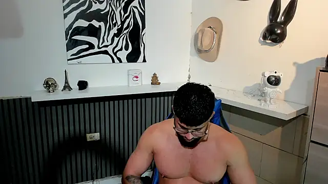 Snapshot of BENEDIICK chatting on February 24, 2026, 8:31 pm BENEDIICK online show from February 24, 2026, 8:31 pm