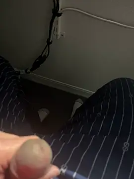 awesomemilkss online show from April 16, 2026, 2:34 am