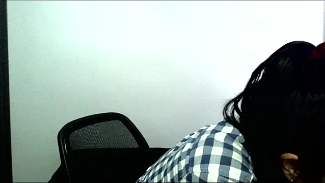 Velvet Dragon online show from February 18, 2026, 7:21 pm