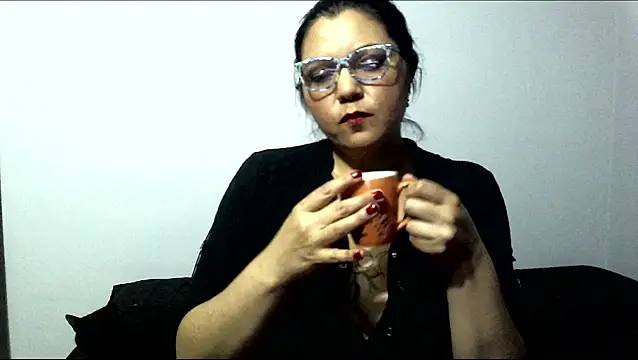 Velvet Dragon online show from February 20, 2026, 1:24 am