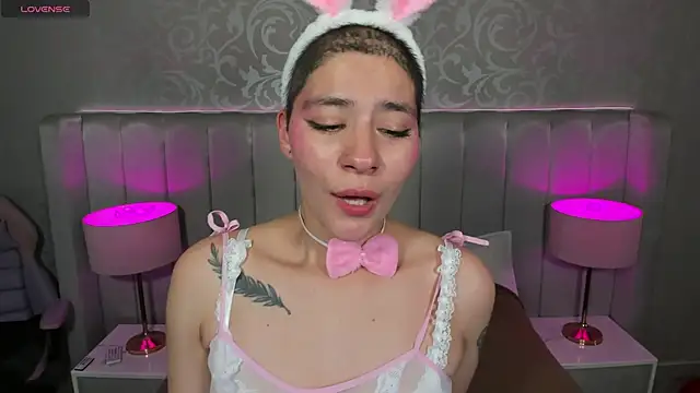 Raven1fox online show from April 18, 2026, 7:44 am