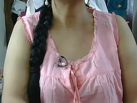 Hot Sonniyaa online show from April 13, 2026, 8:35 pm