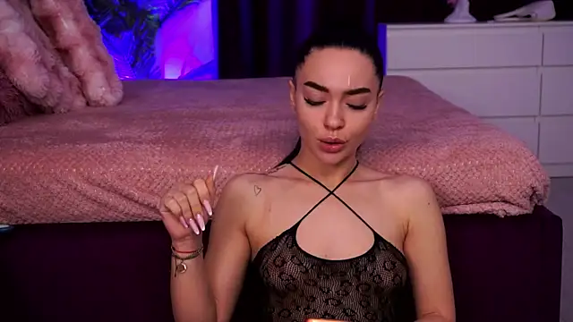 SashaLorrenz online show from April 15, 2026, 4:29 am