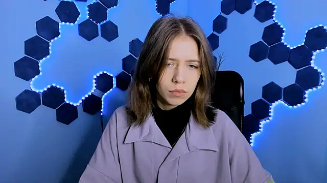 cleo cool online show from February 18, 2026, 9:39 am