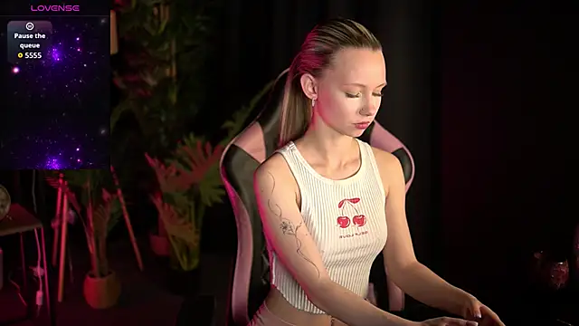 SweetDaisy me online show from April 3, 2026, 5:30 pm