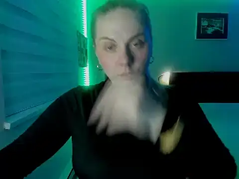 Snapshot of i_love_iva chatting on February 20, 2026, 9:55 am i love iva online show from February 20, 2026, 9:55 am