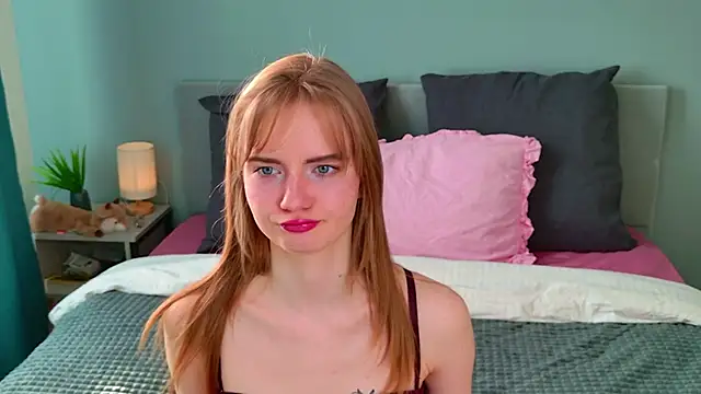 ElfieWhite online show from May 5, 2026, 4:21 pm