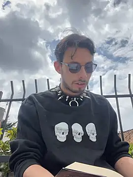 Thom sam  online show from February 14, 2026, 3:56 pm