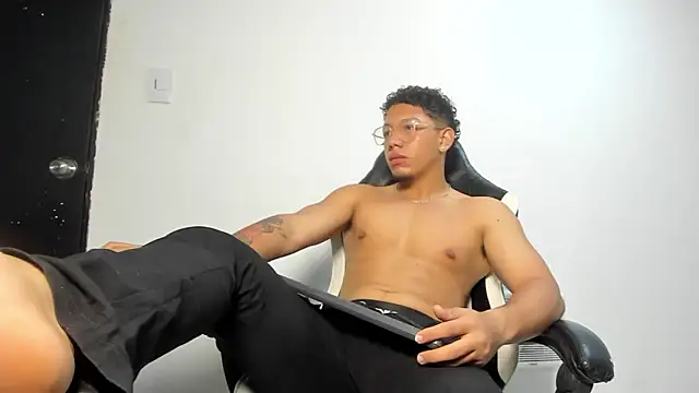 Snapshot of MaxSeduce23 chatting on February 22, 2026, 1:13 pm MaxSeduce23 online show from February 22, 2026, 1:13 pm