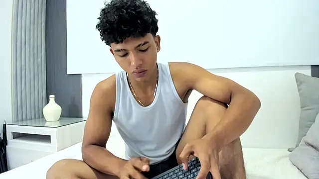 jhoystrong  online show from February 14, 2026, 11:54 am