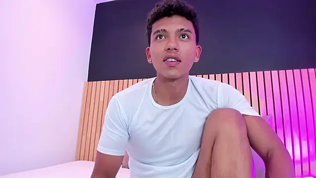 jhoystrong  online show from February 25, 2026, 7:36 pm