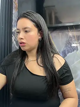Snapshot of Miss_Bella_Flame chatting on May 3, 2026, 6:33 pm Miss Bella Flame online show from May 3, 2026, 6:33 pm