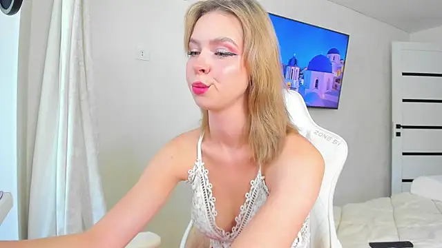 GlitchyDolly online show from June 11, 2026, 4:20 am