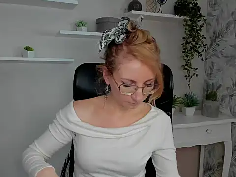 CinderellaMoon online show from February 20, 2026, 6:26 am