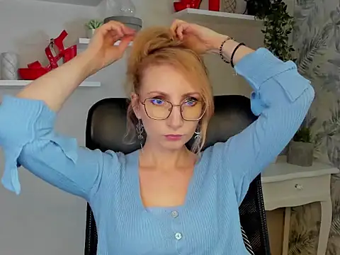 CinderellaMoon online show from March 3, 2026, 6:31 am